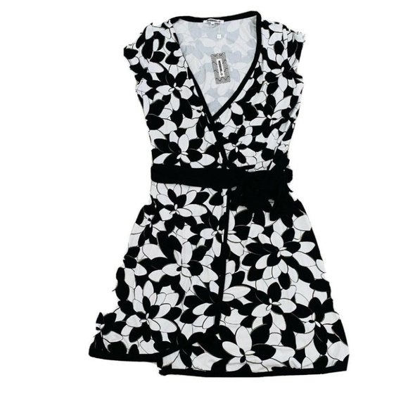 Missoni For Target Dresses & Skirts - Missoni For Target BNWT Women's Wrap Dress Size 14 Stretch Sold Out